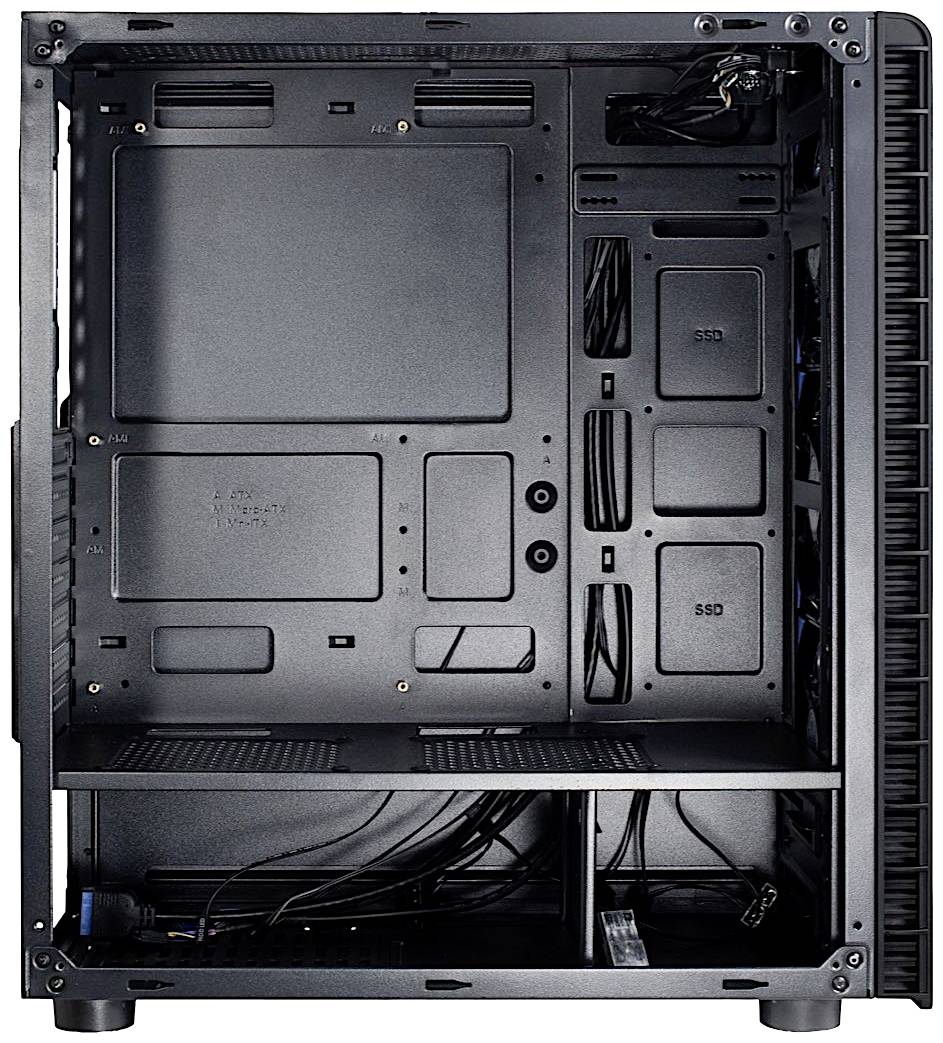 Pusta wewnętrzna przestrzeń obudowy komputera z miejscem na kilka dysków twardych i wentylacją, pozbawiona zainstalowanych komponentów sprzętowych.