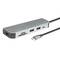 Prostokątny hub USB-C z portami HDMI, SD, MicroSD, USB i USB-C. Widoczne złącze i kabel.