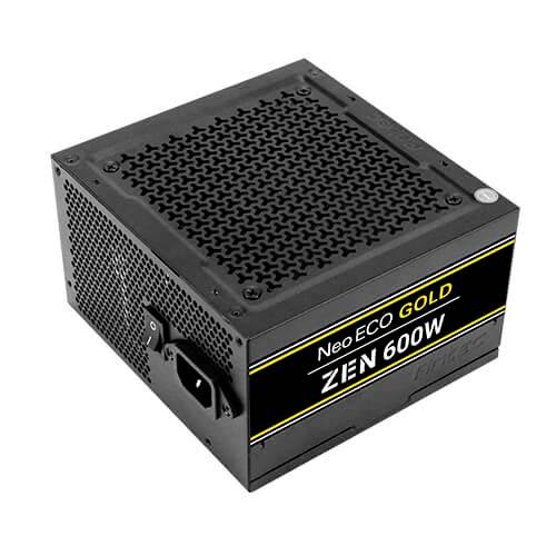 Czarny zasilacz z napisem 'Neo ECO GOLD ZEN 600W'. Posiada kratkę wentylacyjną z jednej strony oraz złącza przyłączeniowe.