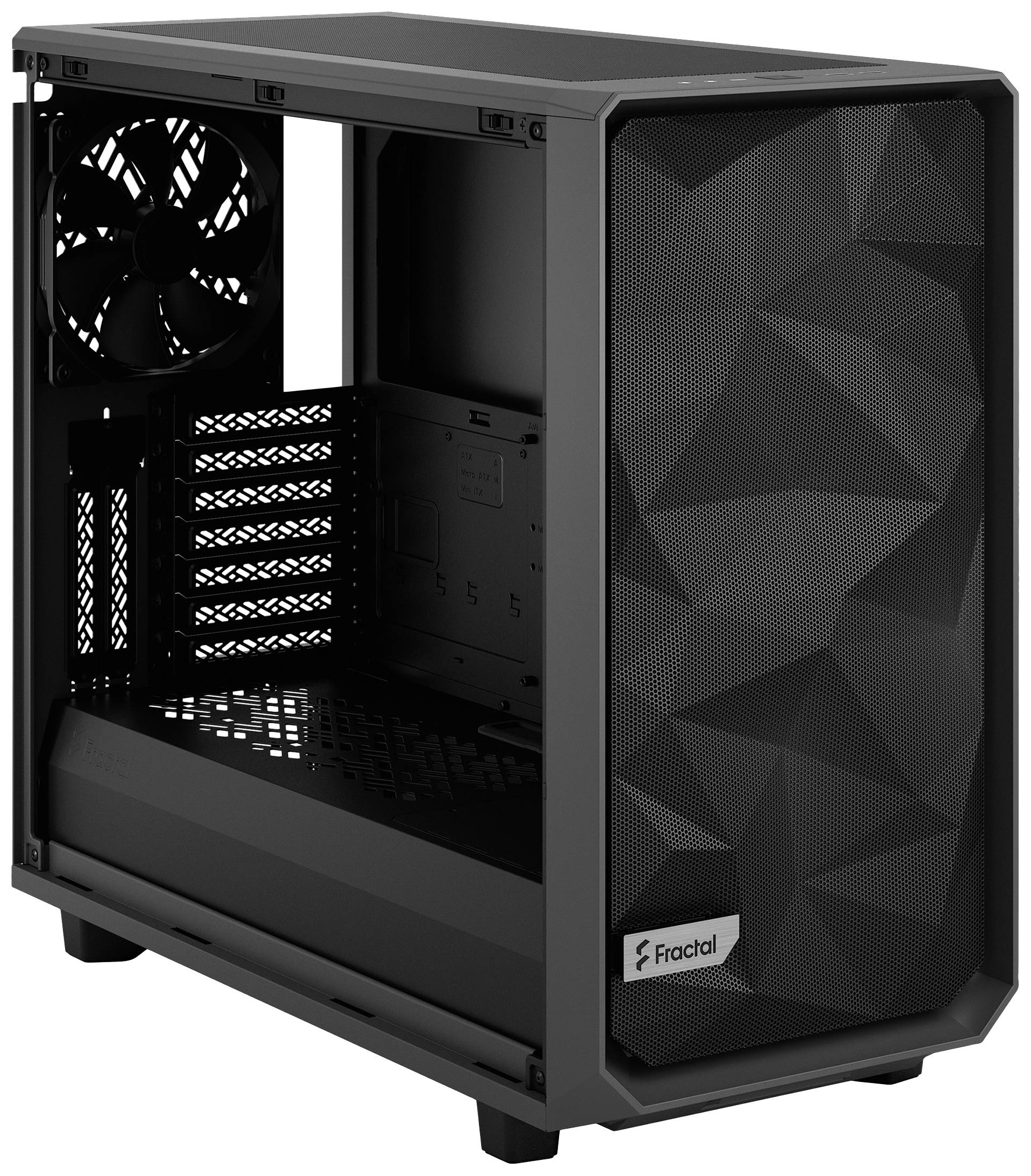 Czarne obudowa komputera z geometrycznym wzorem na froncie. Otwarta, wnętrze widoczne, pokazujące komponenty PC, wentylator zamontowany z tyłu.