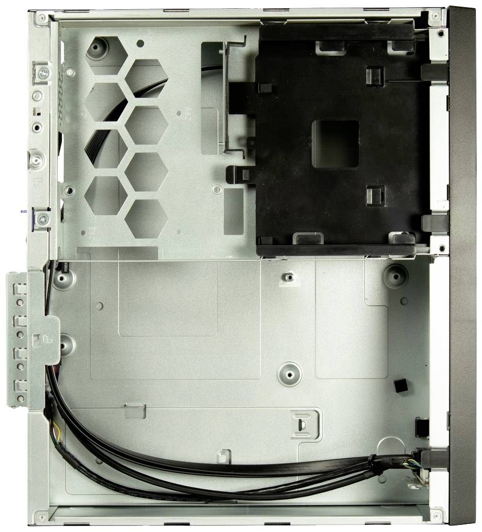 Otwarta obudowa komputera bez zamontowanych komponentów. Widoczne są przewody i mocowania przeznaczone dla elementów sprzętowych.