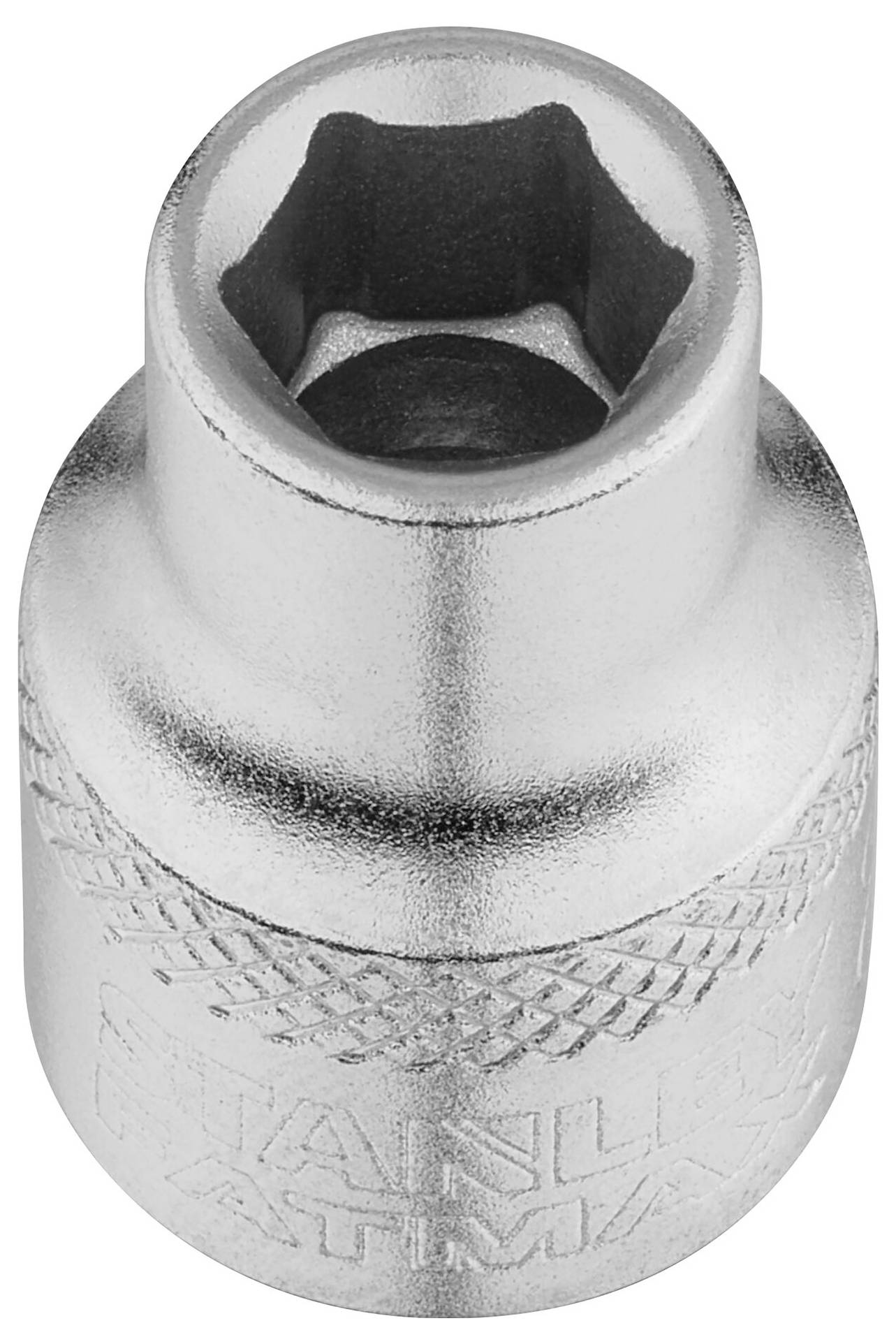 Metalowa nasadka do klucza. Góra z kwadratowym otworem, dół z żebrowaną powierzchnią dla lepszego chwytu.