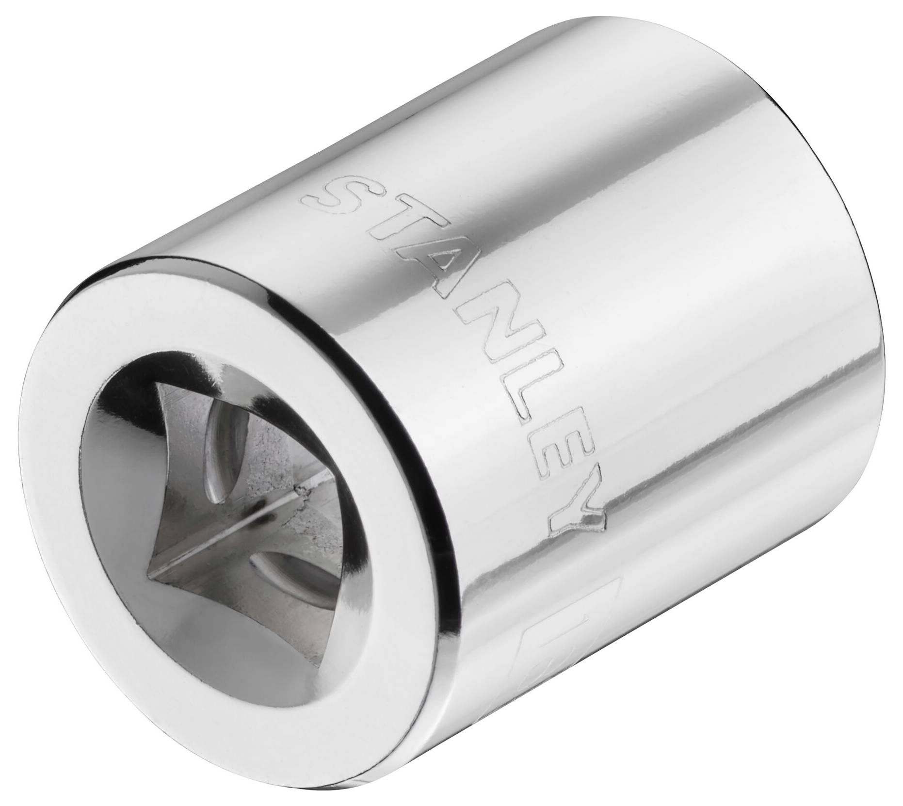 Srebrny, sześciokątny nasadowy element narzędziowy (nasadka), lśniący i odbijający światło, z wytłoczonym logo marki 'Stanley'.