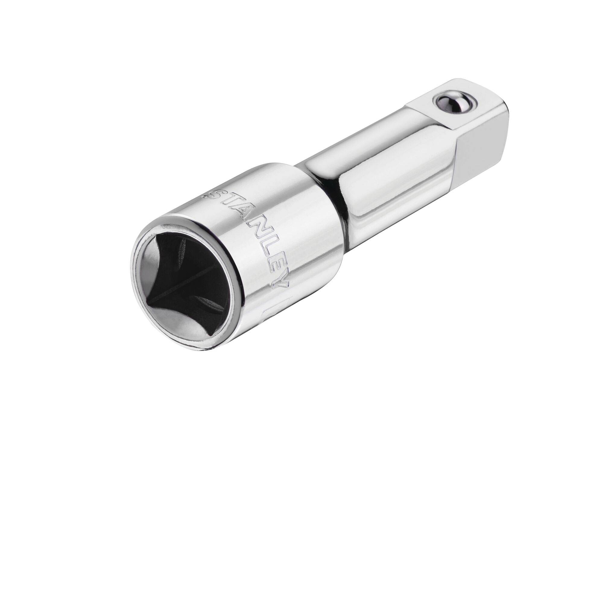 Krótkie przedłużenie do klucza nasadowego z napędem kwadratowym, o błyszczącej metalowej powierzchni, odpowiednie do prac śrubowych.