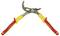Szczypce w kolorach czerwonym i żółtym z antypoślizgowymi rękojeściami i regulowanymi szczękami, przeznaczone do chwytania obiektów o różnych rozmiarach.