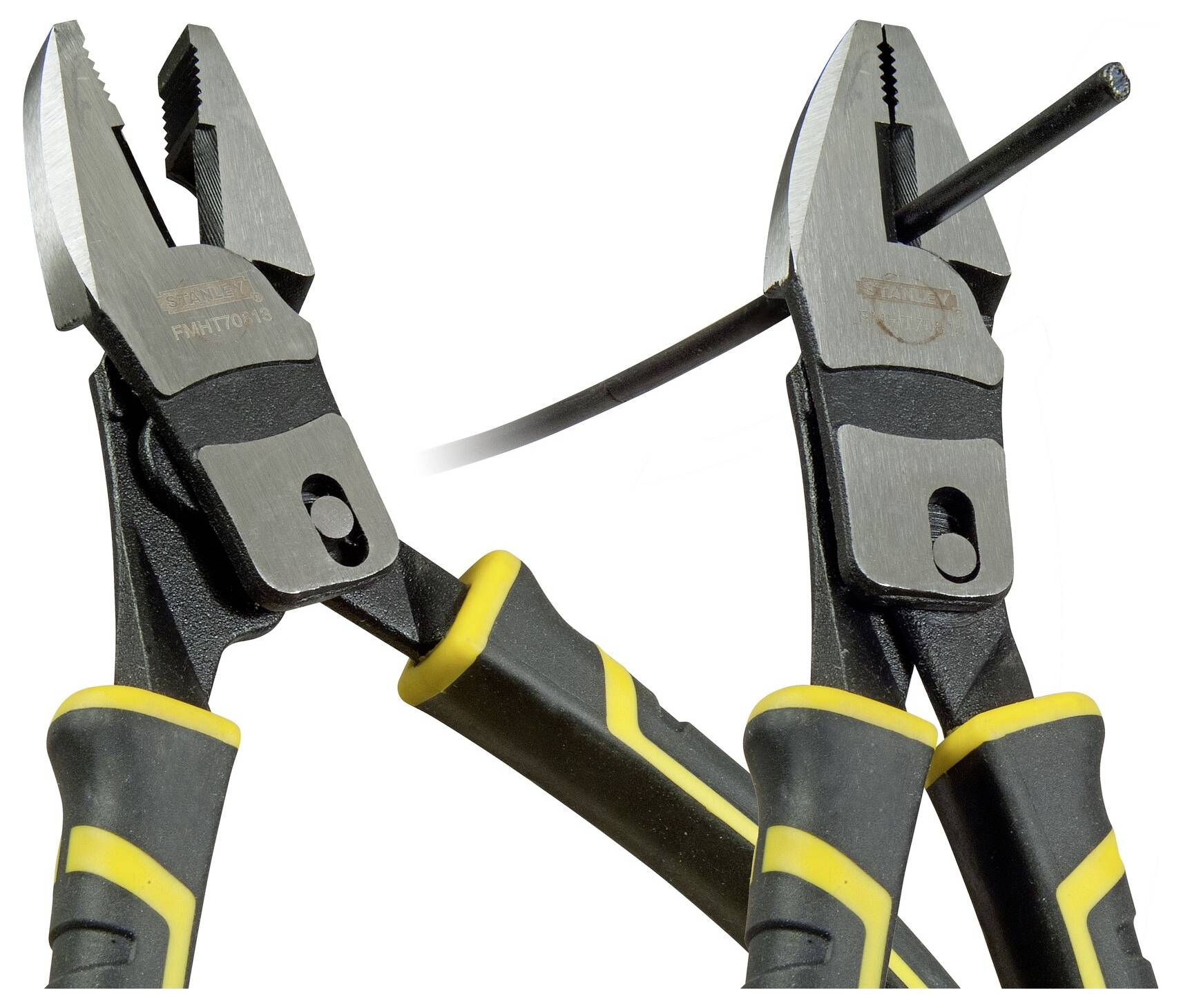 Dwie czarne szczypce z żółtymi detalami; jedna trzyma przewód. Nadają się do cięcia i chwytania materiałów podczas prac rzemieślniczych.