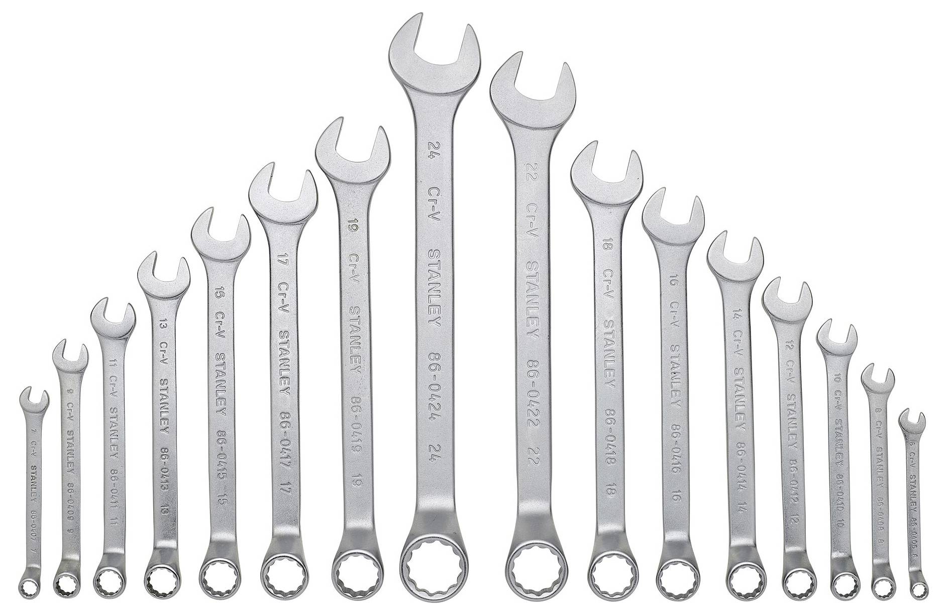 Zestaw 18 kluczy płaskich w różnych rozmiarach, starannie ułożonych w rzędzie, posortowanych od najmniejszego do największego.