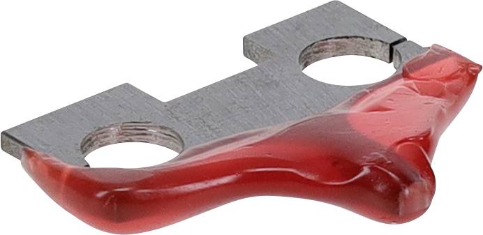 Metalowa zakładka z częściowo zakrytą czerwoną izolacją plastikową, posiadająca dwa okrągłe wycięcia.