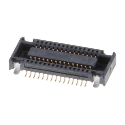 Czarny elektryczny złącz z wieloma złotymi stykami, odpowiedni do urządzeń elektronicznych, leży na białym tle.