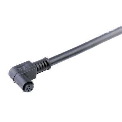 Czarny, prostokątny kabel elektryczny zakończony wtyczką kątową.