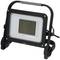 Reflektor budowlany z prostokątnym polem świetlnym LED i stabilną, czarną ramą. Odpowiedni do użycia na placach budowy lub w warsztatach.