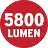 Czerwony okrąg z białym napisem '5800 lumenów', wskazujący jasność źródła światła.