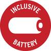 Czerwone oznaczenie kołowe z białym symbolem baterii pośrodku. Na górze napis 'INCLUSIVE', na dole 'BATTERY'.