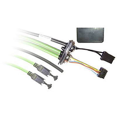 Instalacja elektroniczna z wieloma zielonymi przewodami i złączami, obok czarny element prostokątny.