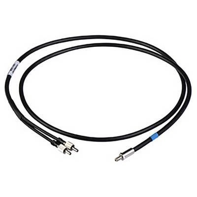 Czarny kabel koncentryczny z trzema złączami, używany do podłączania urządzeń elektronicznych.