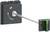 Czarny przełącznik z czerwonym obszarem 'WYŁ.' i zielonym obszarem 'WŁ.', połączony z przedłużaczem do zdalnego sterowania.