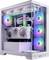 Białe obudowa komputera z przezroczystą ścianką boczną ukazuje kolorowo podświetlane wentylatory LED oraz charakterystyczny chłodnic we wnętrzu.