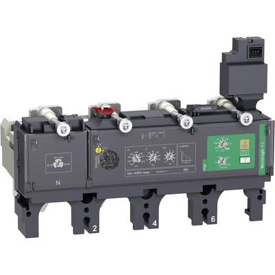 Elektryczny przełącznik z etykietami i pokrętłami sterującymi do kontroli obwodów elektrycznych. Odpowiedni dla napięcia do 440V.