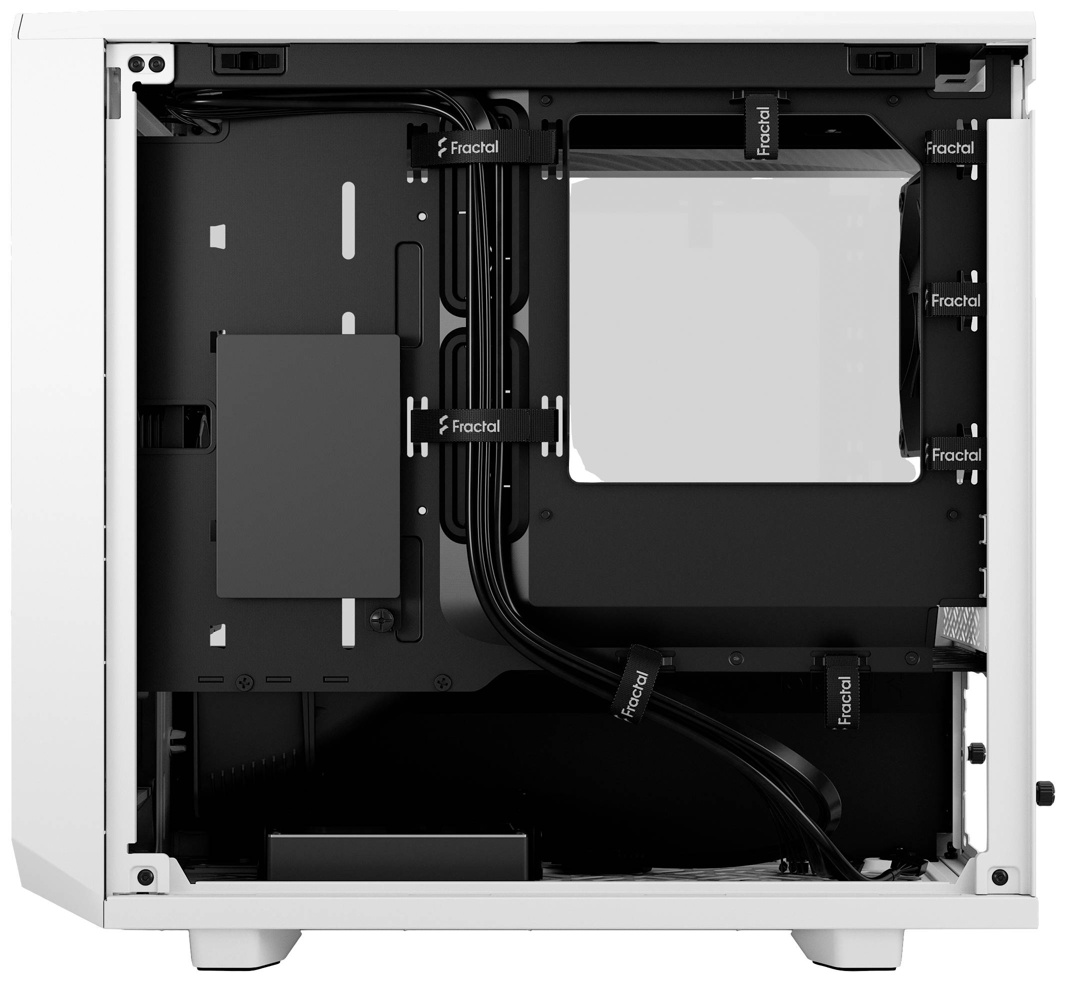 Pusty, otwarty komputer w białej obudowie, z widocznymi możliwościami prowadzenia kabli oraz dużym, przezroczystym oknem bocznym.