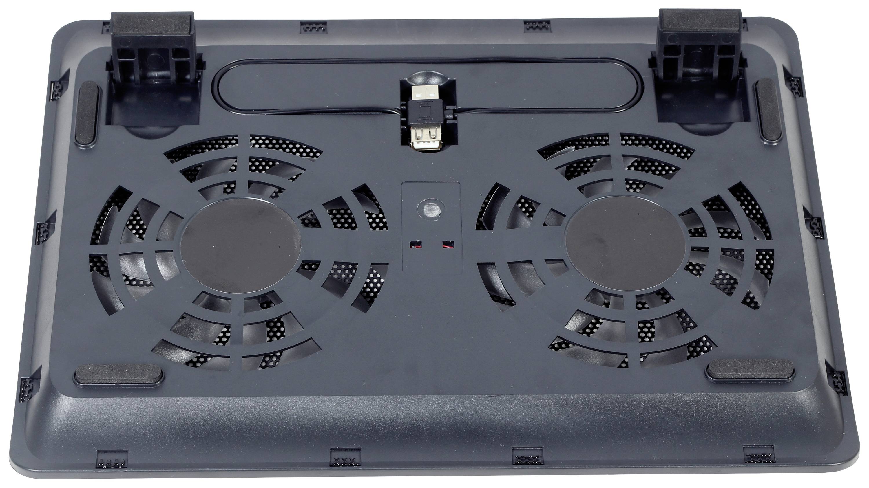 Podkładka chłodząca do laptopa z dwoma wentylatorami i złączem USB; widok od spodu, prezentujący projekt wentylacji do odprowadzania ciepła.