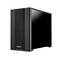Czarna obudowa komputera z pionowymi otworami wentylacyjnymi z przodu, trzema portami USB z prawej strony oraz logo firmy w lewym dolnym rogu.