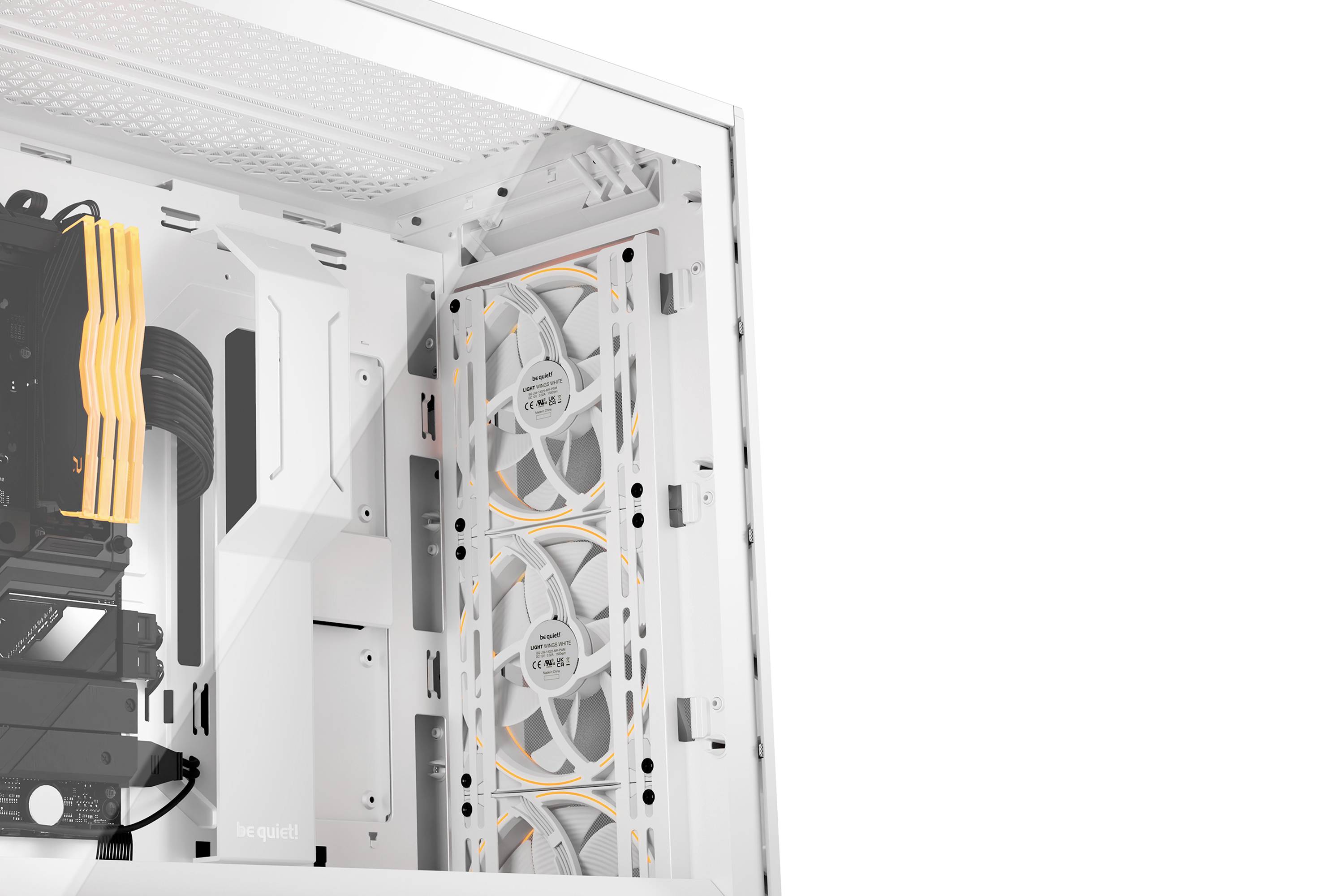 Widok wewnętrzny białej obudowy komputera z dwoma dużymi wentylatorami.