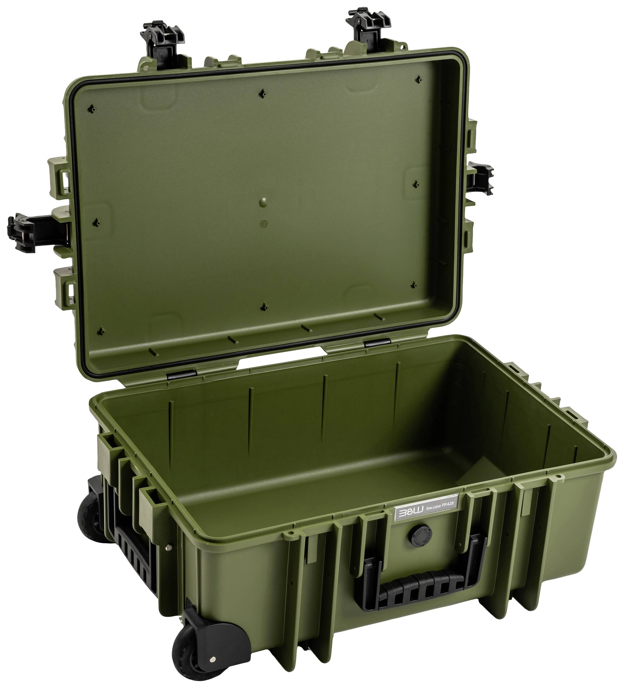 Otwarty, oliwkowozielony twardy kufer ochronny o solidnej konstrukcji, wyposażony w kółka i uchwyty. Idealny do bezpiecznego przewożenia sprzętu.
