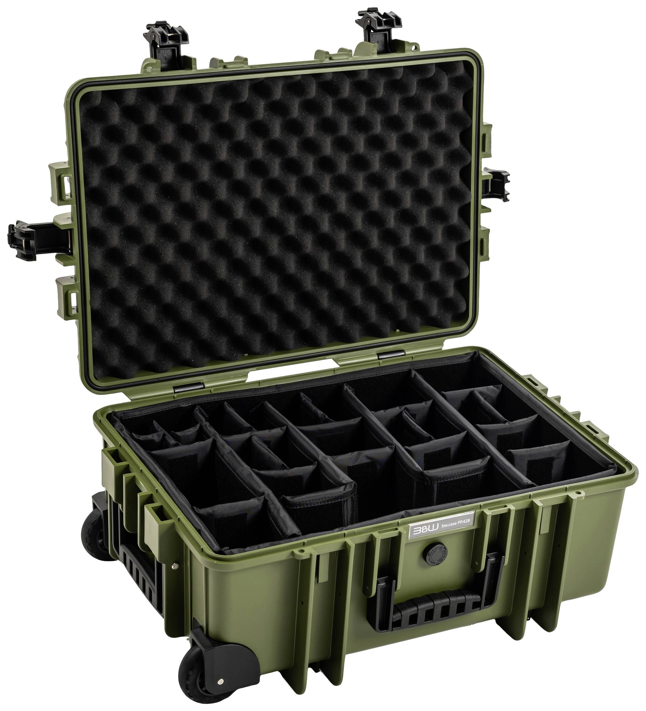 Zielony kufer ochronny z otwartą pokrywą, wewnętrzne przegródki do dowolnej konfiguracji. Kufer posiada dwa kółka i kilka zamków.