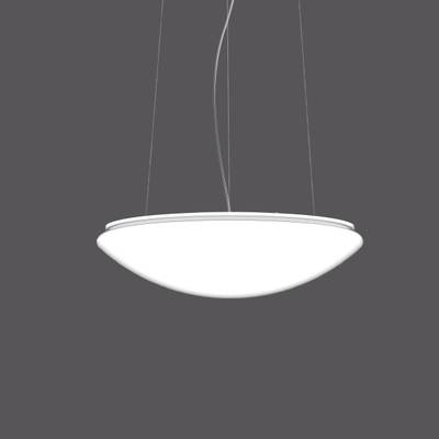Minimalistyczna, biała lampa wisząca o półokrągłym kształcie, zawieszona na dwóch kablach przy suficie.