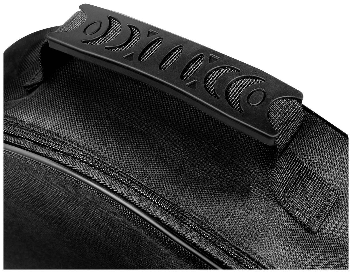 Zbliżenie czarnego uchwytu walizki o ergonomicznym kształcie i strukturyzowanym wzorze zapewniającym lepszy chwyt.