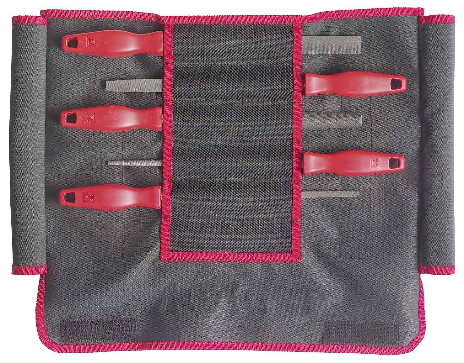 Torba na narzędzia z czarnej tkaniny z pięcioma czerwonymi uchwyty pilników, zorganizowana w kieszeniach wsuwanych. Idealna do prac rzemieślniczych.