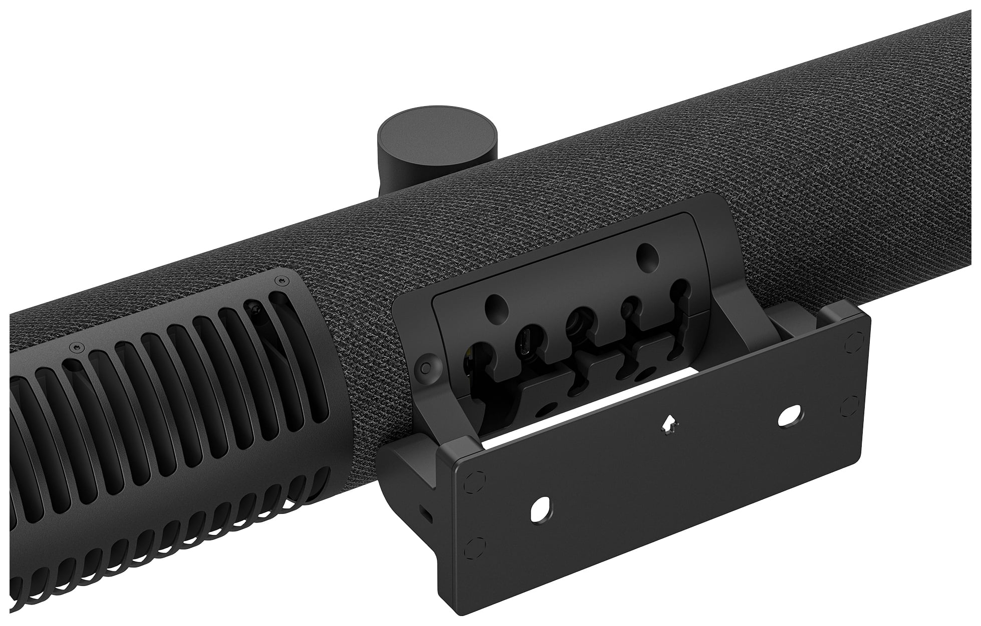 Czarna podstawka pod soundbar z otworami wentylacyjnymi i szyną montażową. Środek obrazu koncentruje się na wzornictwie mocowania.