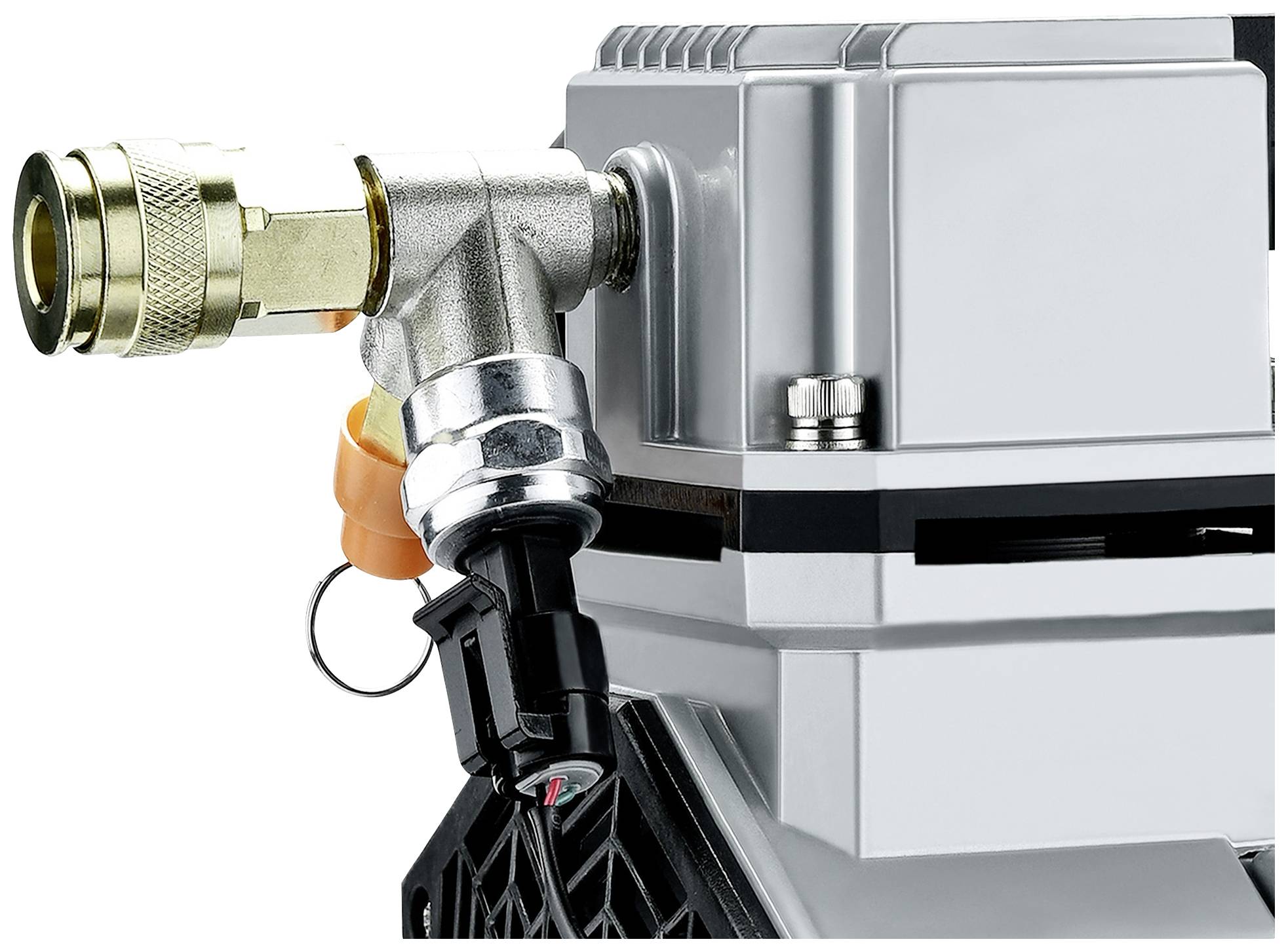 Srebrne urządzenie mechaniczne z metalowym złączem i czarnym zaworem, prawdopodobnie element wyposażenia technicznego.