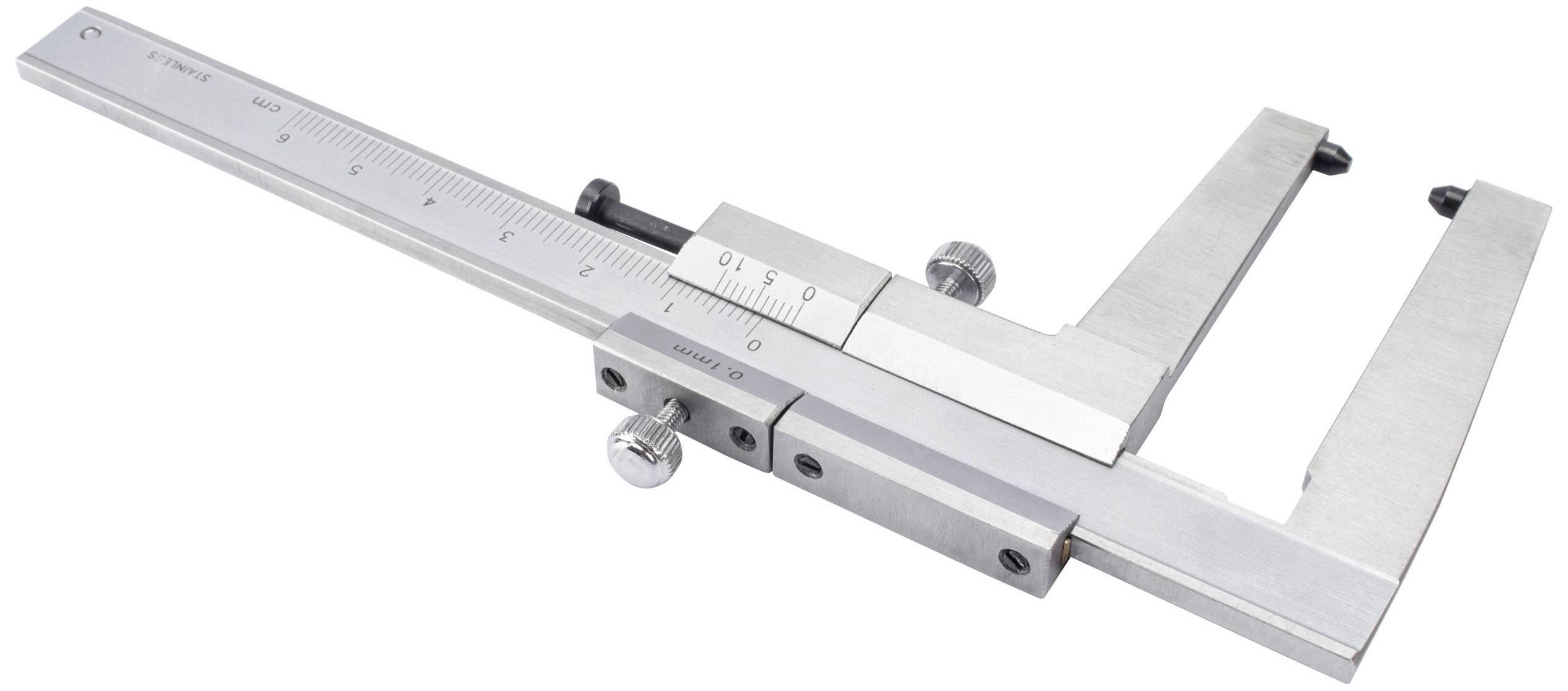 Srebrny suwmiarz ze skalą do precyzyjnego pomiaru małych odległości w technice lub rzemiośle.