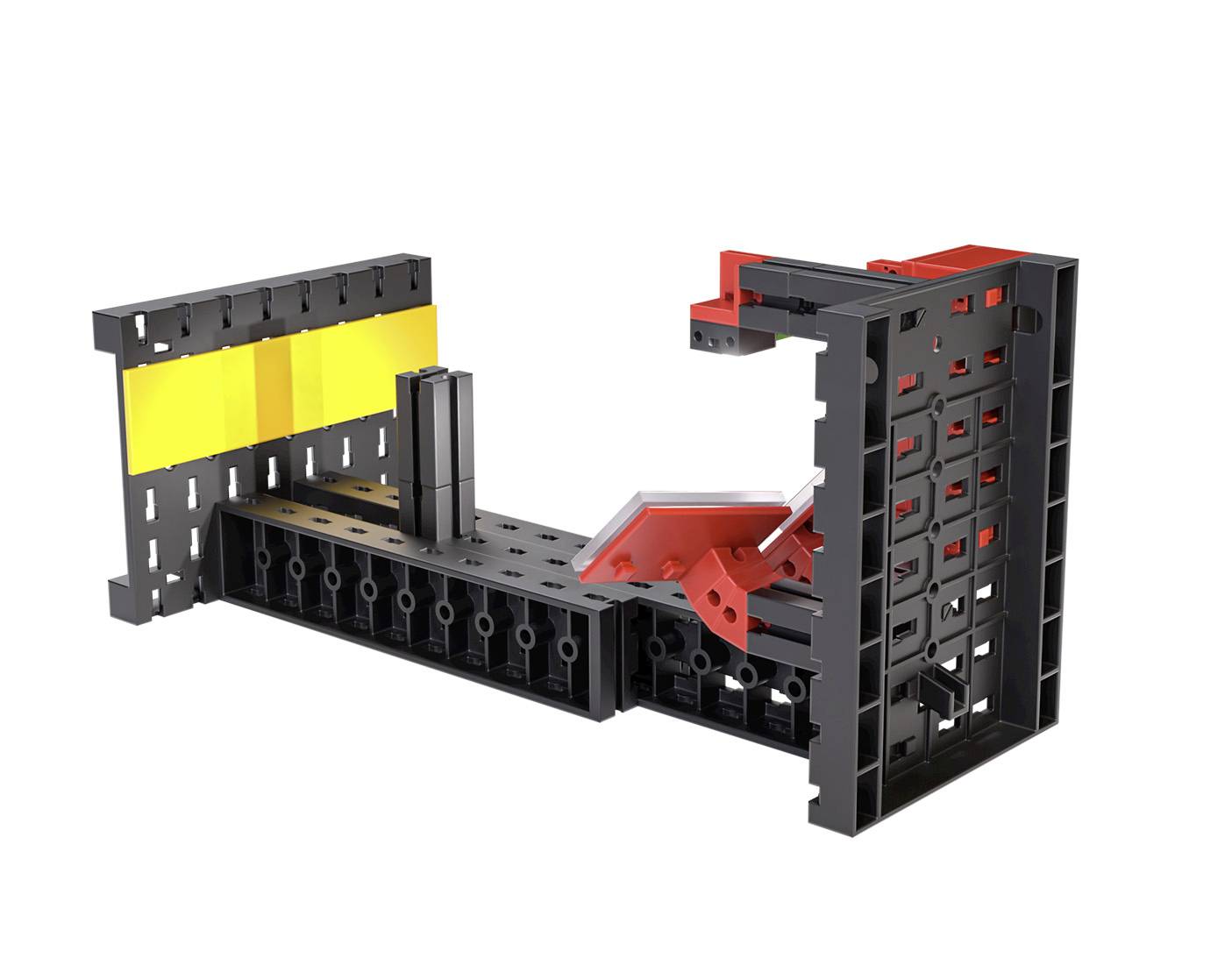 Czarna i czerwona konstrukcja z klocków przedstawia kąt z żółtą powierzchnią i pochyloną platformą po prawej stronie.