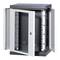 Otwarty, szary metalowy szafka z drzwiami. We wnętrzu widoczne są półki z urządzeniami technicznymi, takimi jak serwery lub sprzęt sieciowy.