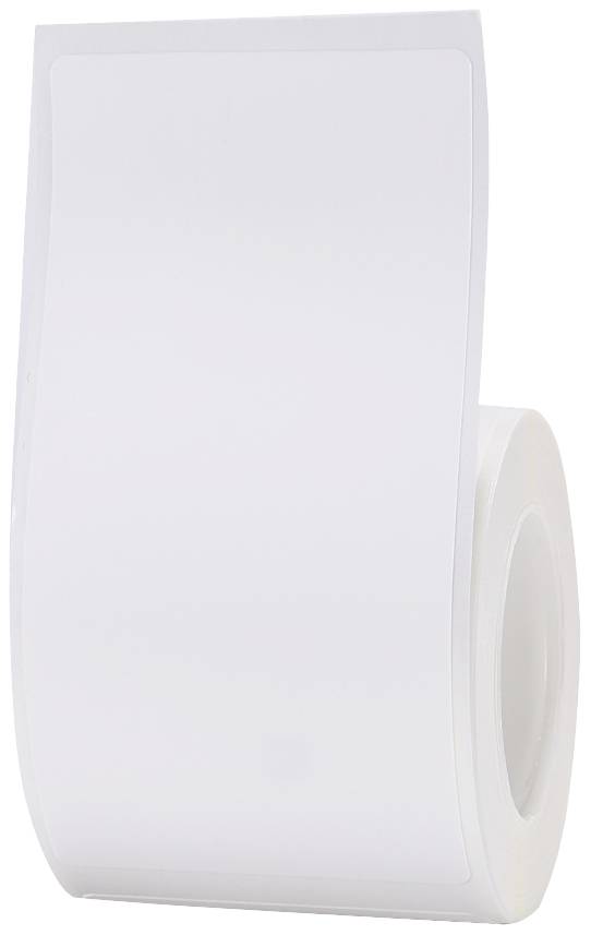 Biała rolka samoprzylepnej taśmy etykietowej, lekko ustawiona skośnie, bez widocznych napisów lub oznaczeń.