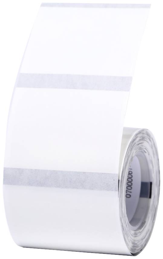 Rolka białych etykiet, starannie ułożonych i gotowych do użycia w procesie druku.