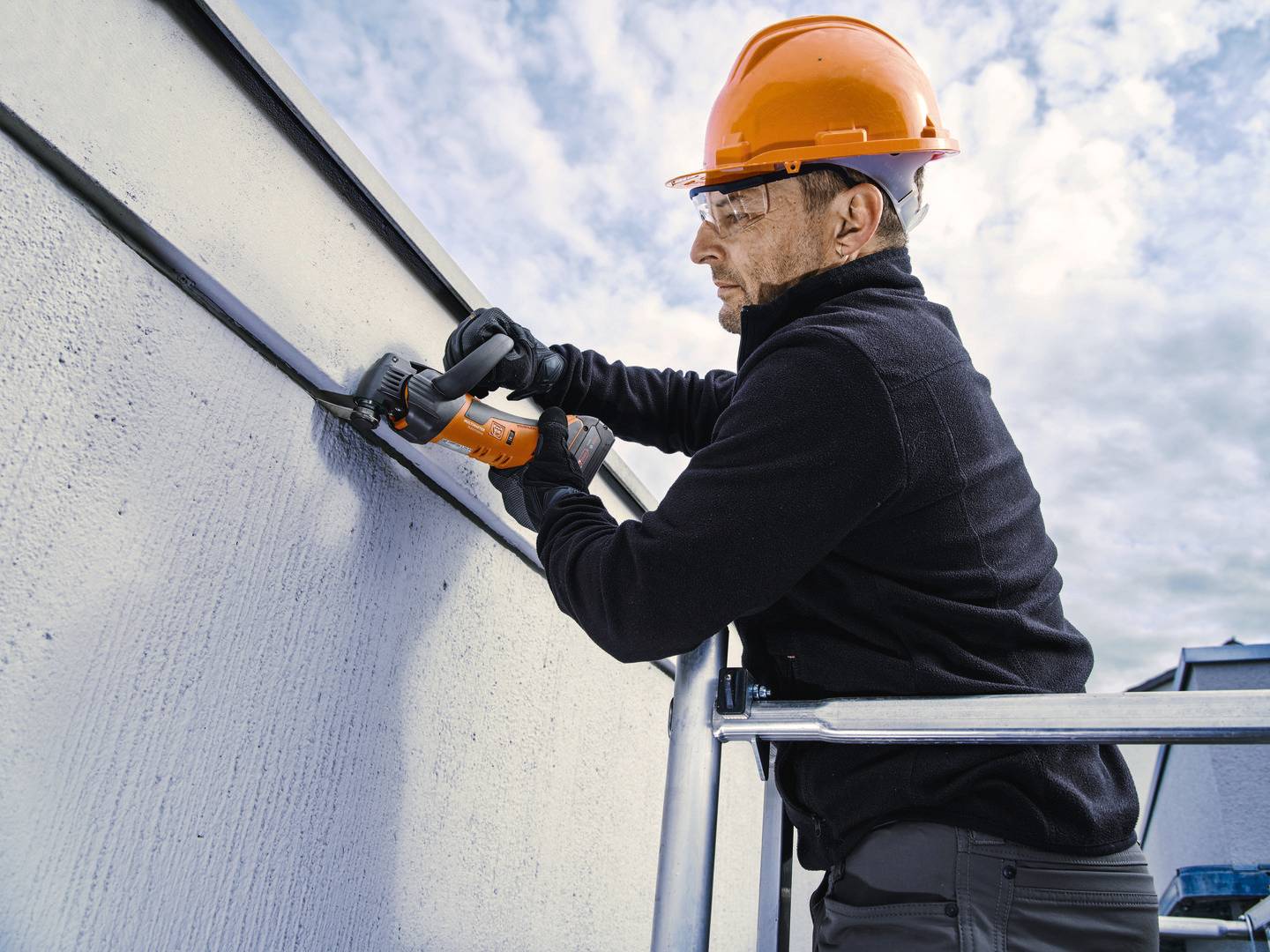 Fein AMM 700 1.7 Q 71293763000 Акумуляторний багатофункціональний інструмент, включаючи 2 акумулятори, зарядний пристрій, аксесуар