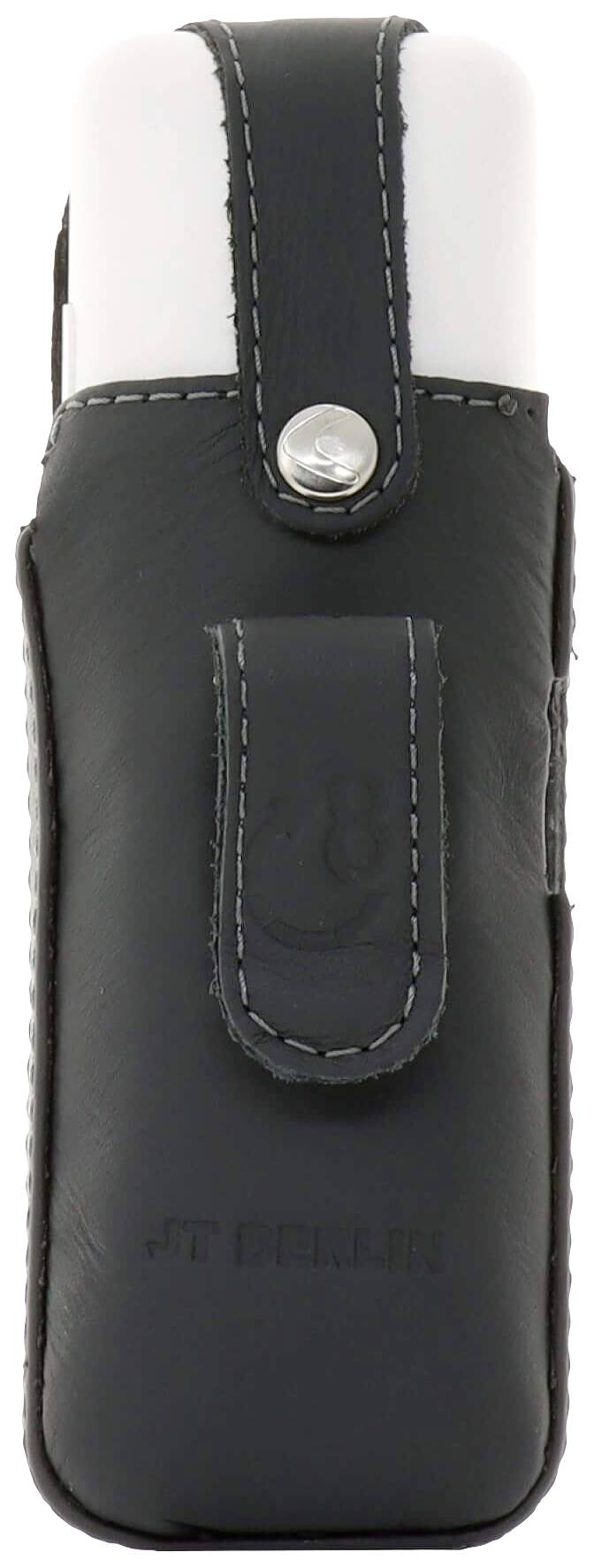 Czarne skórzane etui z zatrzaskiem, dopasowane do białego, prostokątnego przedmiotu.