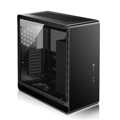 Czarna obudowa komputera z przezroczystą boczną ścianką, siedmioma slotami rozszerzeń oraz przednimi portami USB.