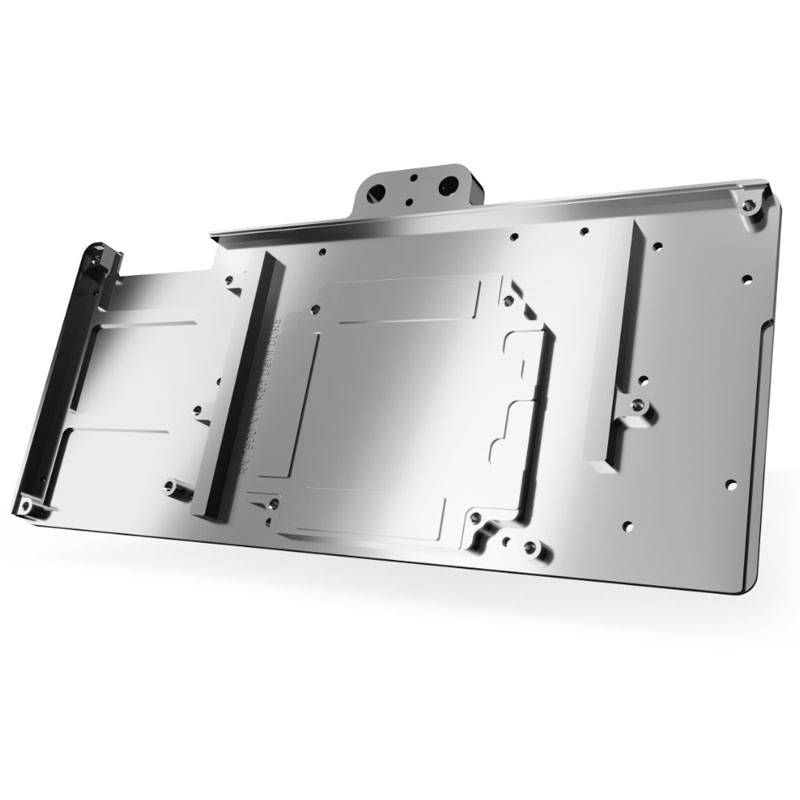 Metalowa płyta z wieloma otworami i krawędziami, prawdopodobnie element montażowy. Wykazuje gładką, odbijającą światło powierzchnię.