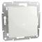 Biały plastikowy włącznik światła zamontowany w prostokątnej metalowej ramce, przeznaczony do instalacji naściennej.