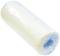Przezroczysta rolka plastikowa na białym tle, odbijająca światło.