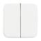 Podwójny przełącznik w kolorze białym, o kwadratowym kształcie, o minimalistycznym designie, przeznaczony do sterowania oświetleniem lub urządzeniami elektrycznymi.