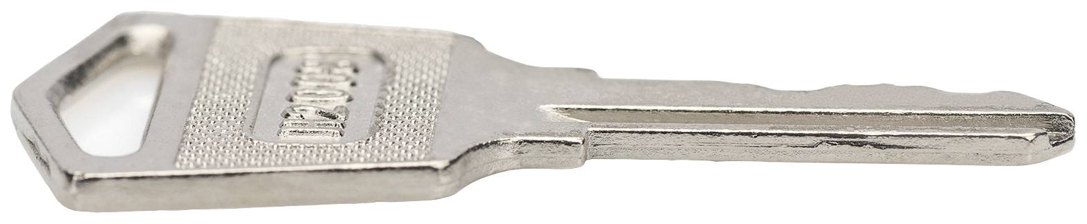 Srebrzysto-metalowy klucz z prostokątną główką i ząbkowanym włosiem, leży poziomo na jasnym podłożu.