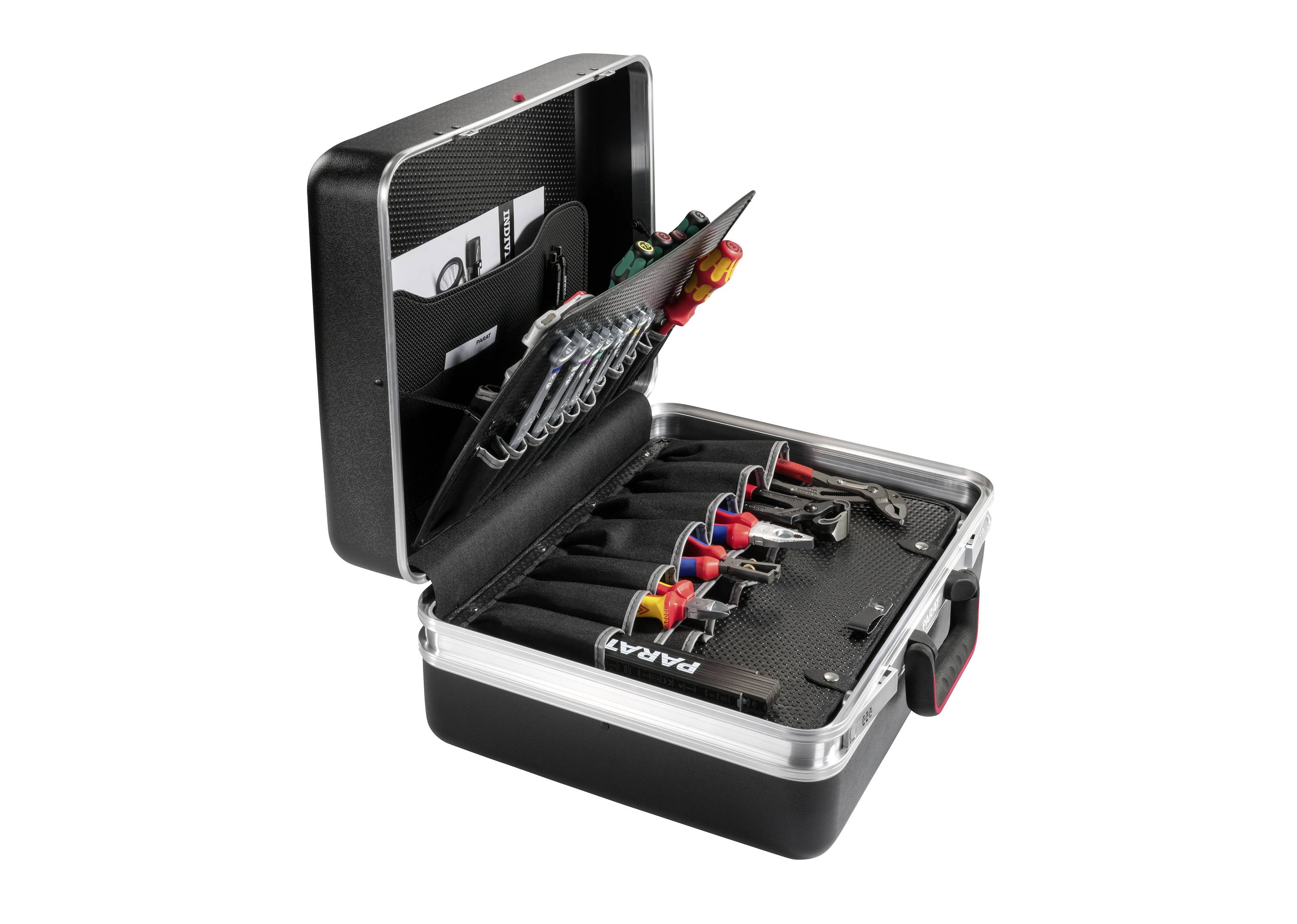 Otwarty kufer na narzędzia z różnymi wkrętakami i szczypcami, ułożonymi w przegródkach. Czarna obudowa z metalową ramą.