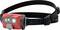 Czerwona czołówka z dwoma lampkami i regulowanym, czarnym paskiem, odpowiednia do aktywności na świeżym powietrzu.