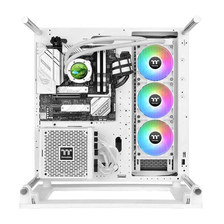 Otwarta obudowa komputera z widocznymi komponentami: płytą główną, kartą graficzną, zasilaczem i trzema wentylatorami RGB.