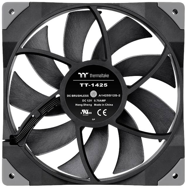 Czarny wentylator komputerowy firmy Thermaltake, model TT-1425. Prezentuje łopatki wentylatora, nadruk producenta i szczegóły techniczne na środku.